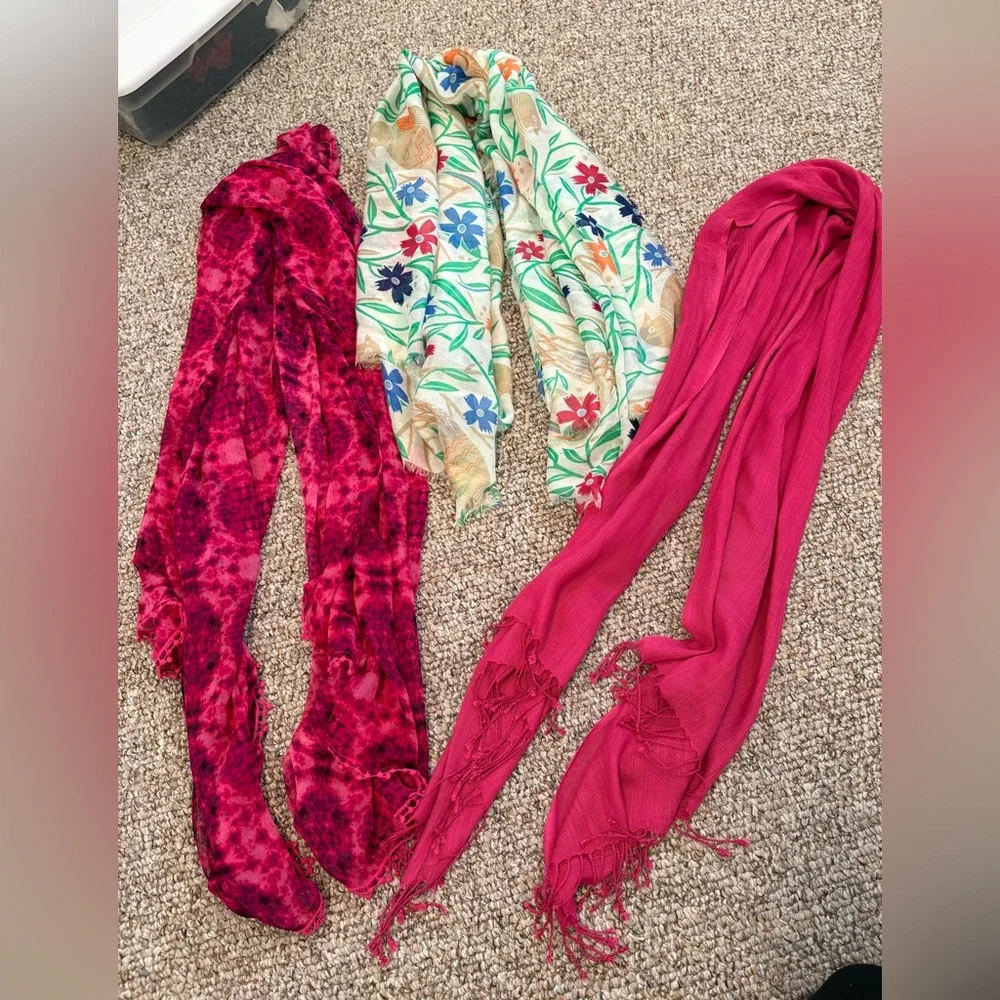Lot of 3‎ Scarves